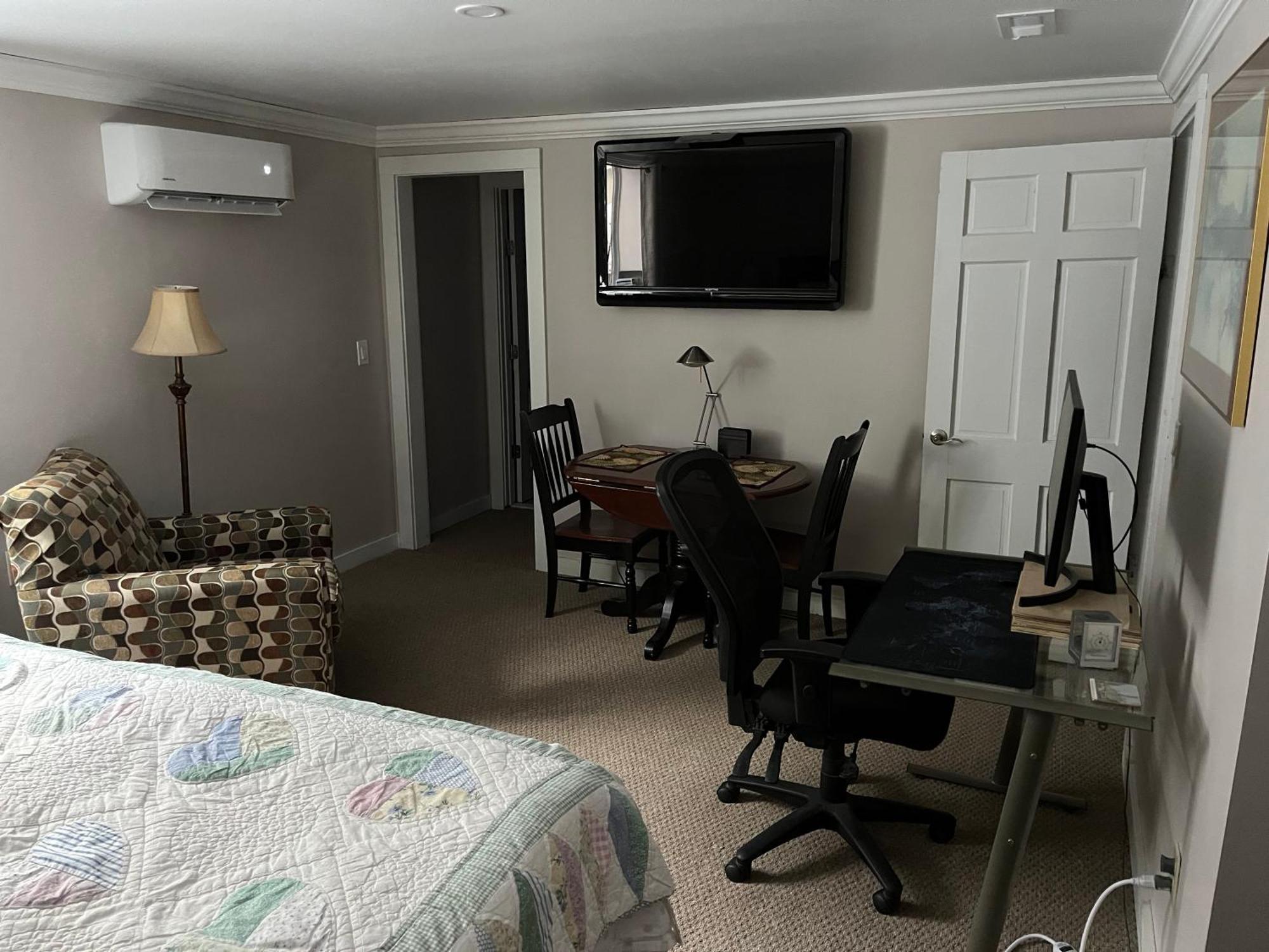 Plush Garden Level Apartment Near Stowe Morristown Екстериор снимка
